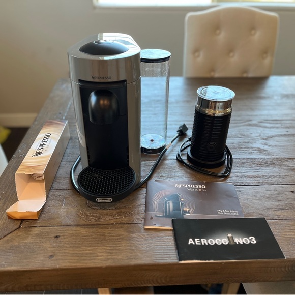 Nespresso VertuoPlus with Aeroccino by DeLonghi - Picture 5 of 5